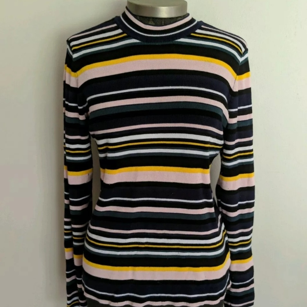 GUESS multi color striped sweater

Size XL